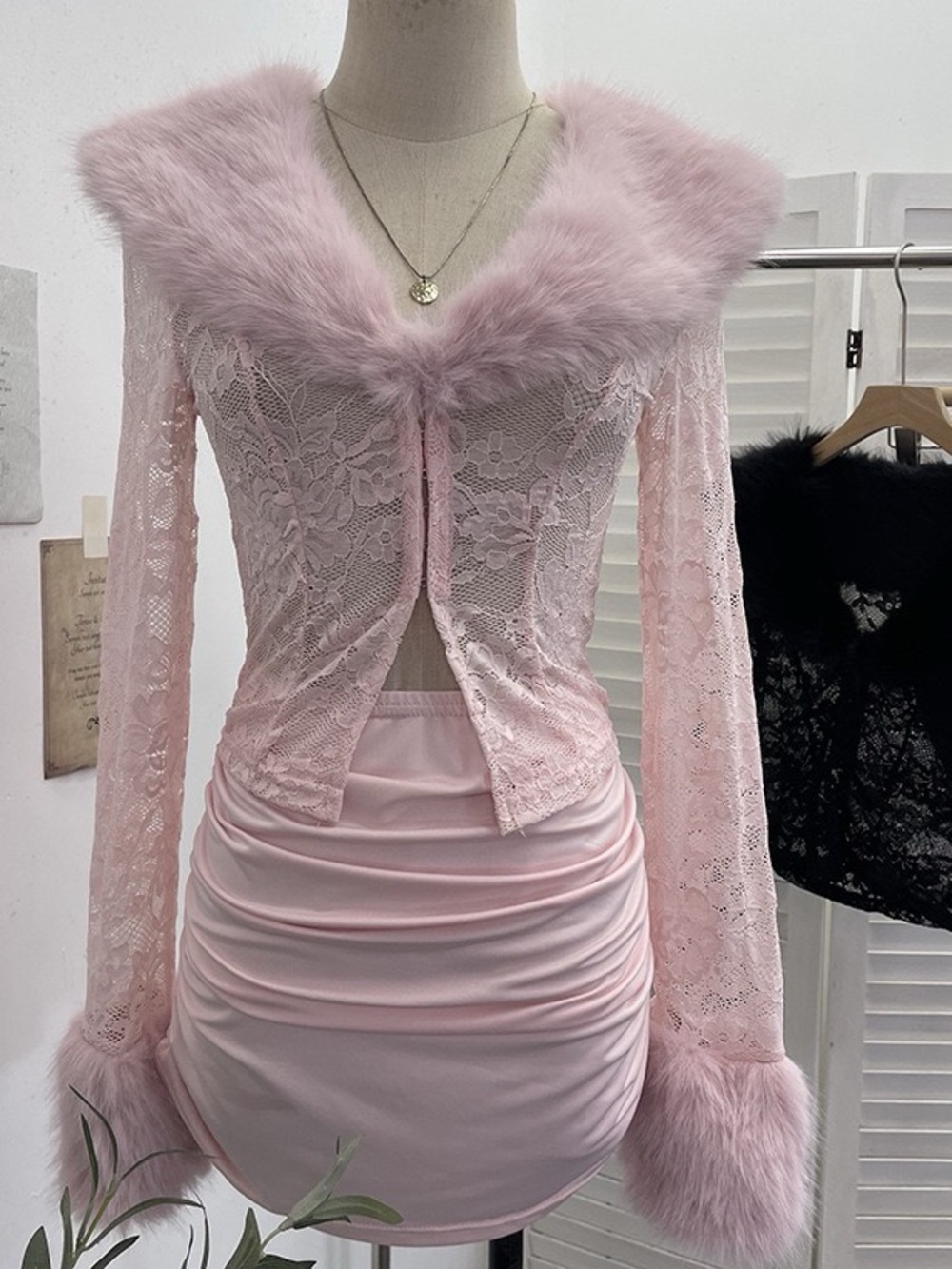 Brand new Feminine Pink Lace Set with Faux Fur Trim